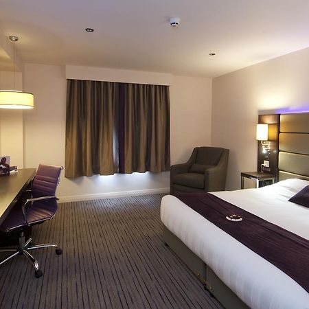 Premier Inn High Wycombe/Beaconsfield 外观 照片