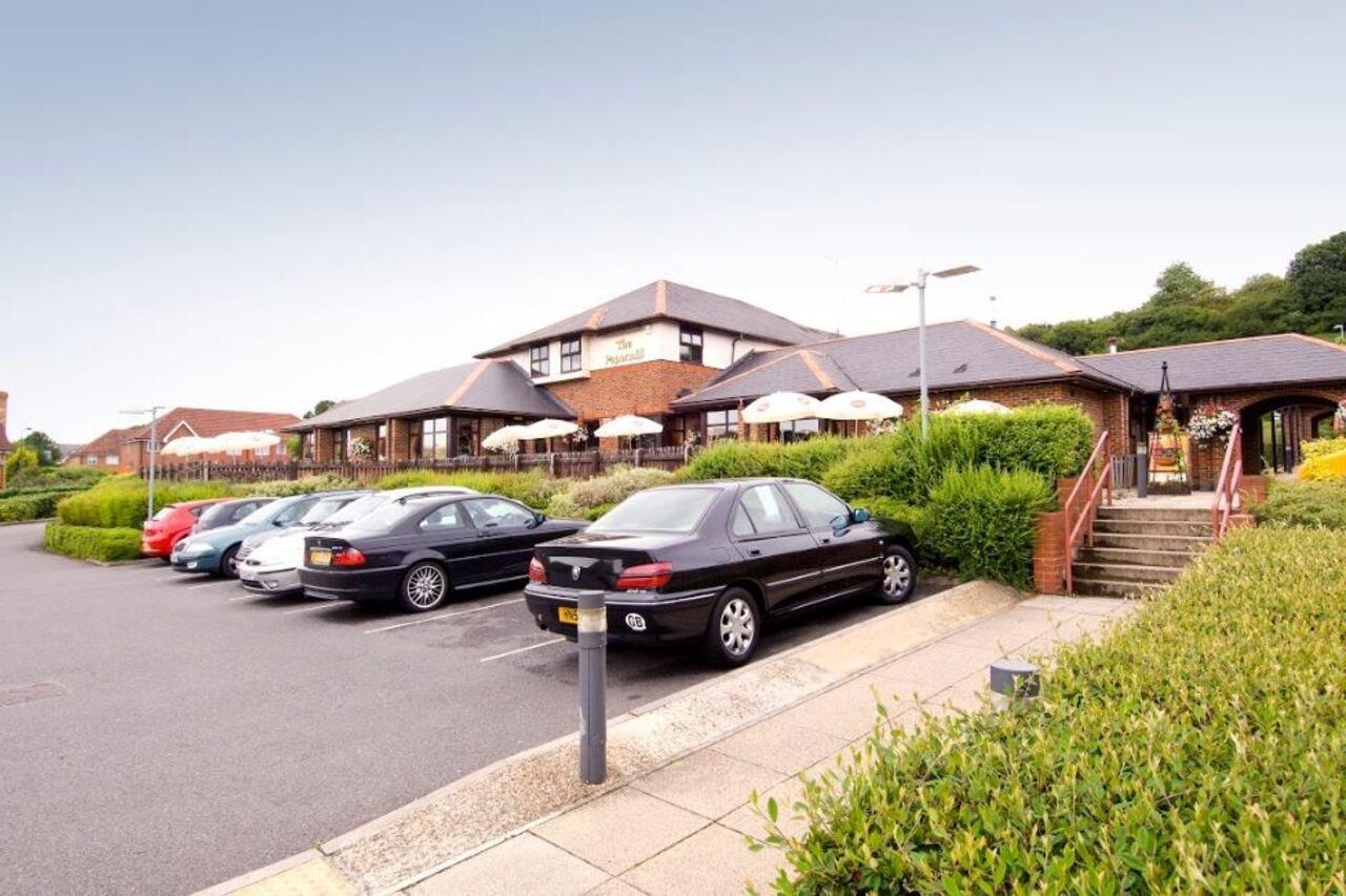 Premier Inn High Wycombe/Beaconsfield 外观 照片
