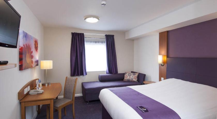 Premier Inn High Wycombe/Beaconsfield 外观 照片
