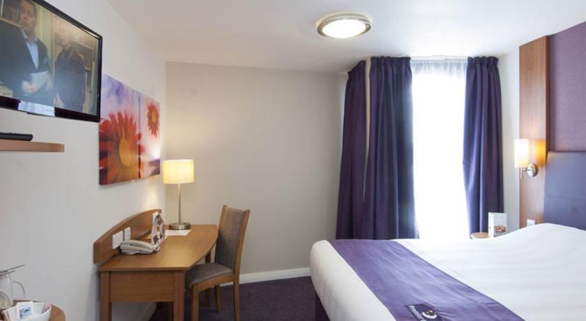 Premier Inn High Wycombe/Beaconsfield 外观 照片