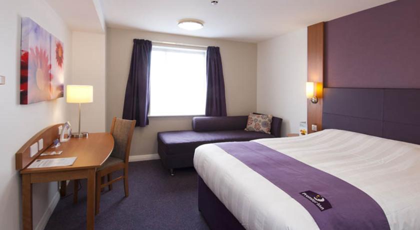 Premier Inn High Wycombe/Beaconsfield 外观 照片