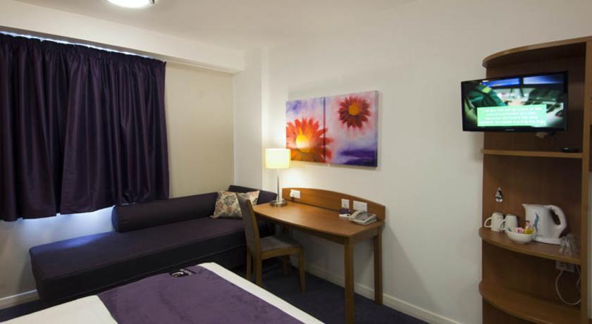 Premier Inn High Wycombe/Beaconsfield 外观 照片