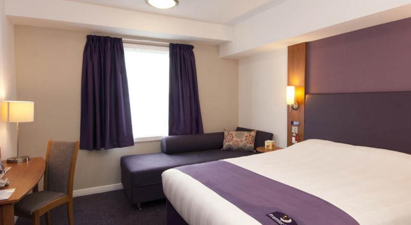 Premier Inn High Wycombe/Beaconsfield 外观 照片