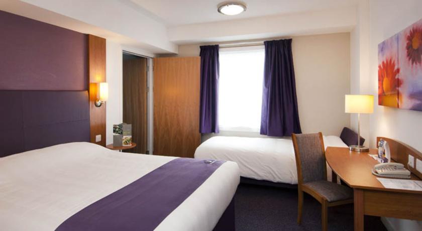 Premier Inn High Wycombe/Beaconsfield 外观 照片