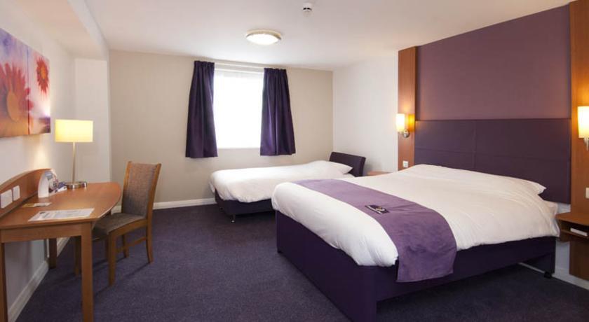 Premier Inn High Wycombe/Beaconsfield 外观 照片