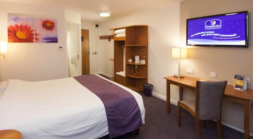 Premier Inn High Wycombe/Beaconsfield 外观 照片