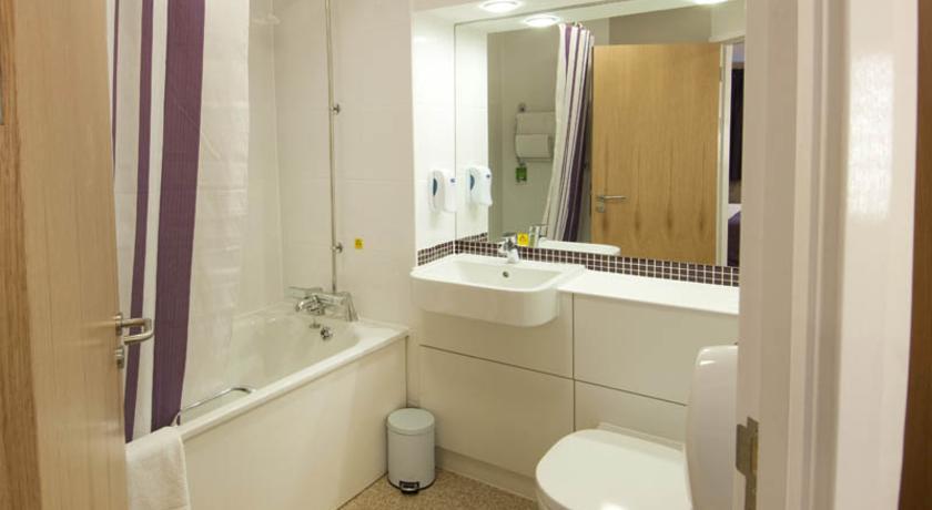 Premier Inn High Wycombe/Beaconsfield 外观 照片