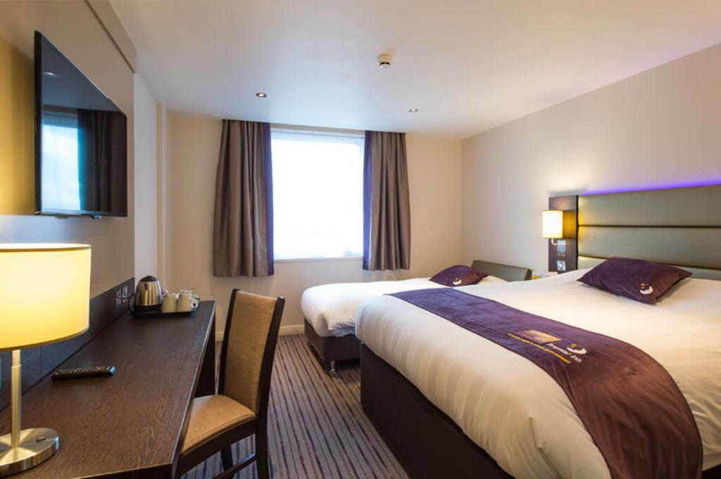 Premier Inn High Wycombe/Beaconsfield 外观 照片