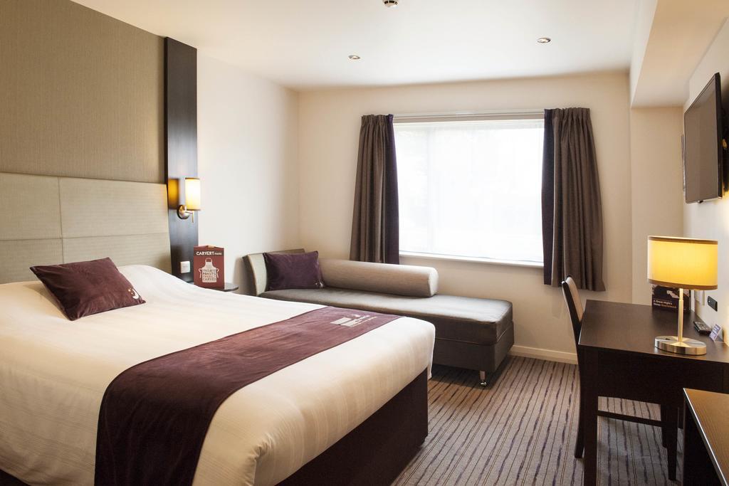 Premier Inn High Wycombe/Beaconsfield 外观 照片