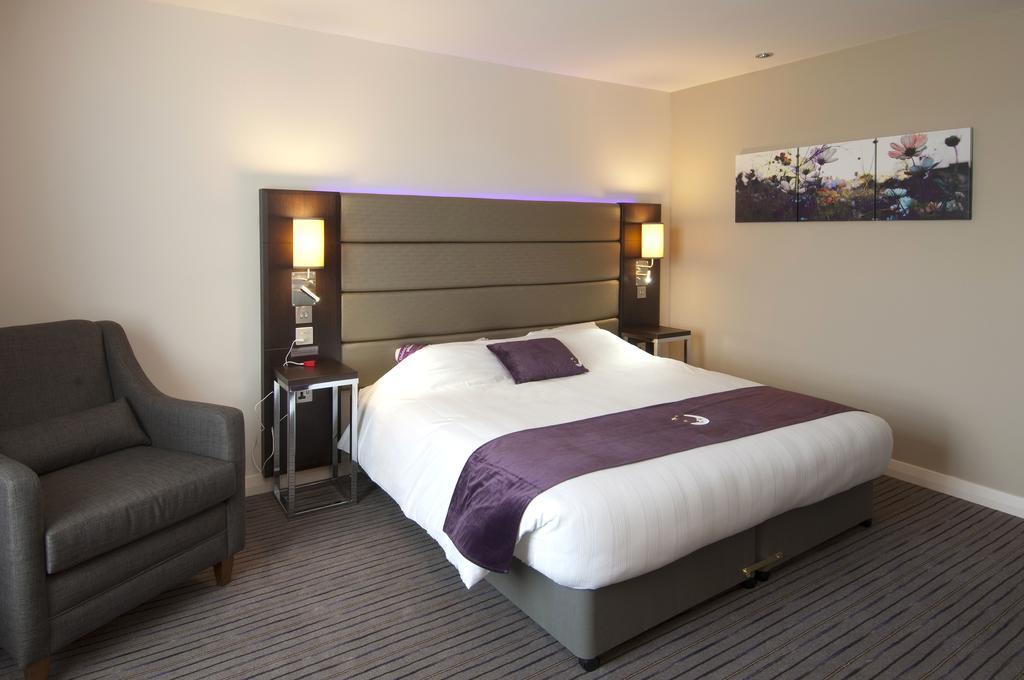 Premier Inn High Wycombe/Beaconsfield 外观 照片