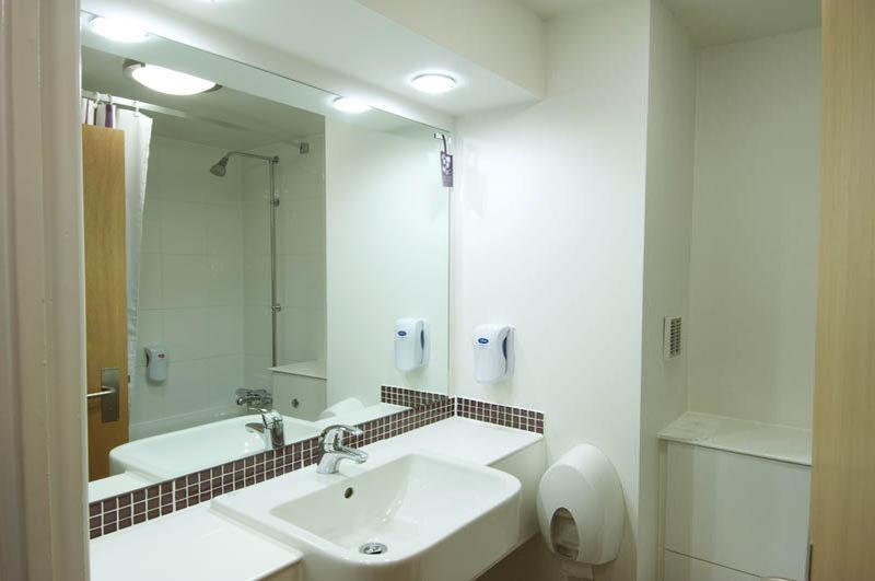Premier Inn High Wycombe/Beaconsfield 外观 照片