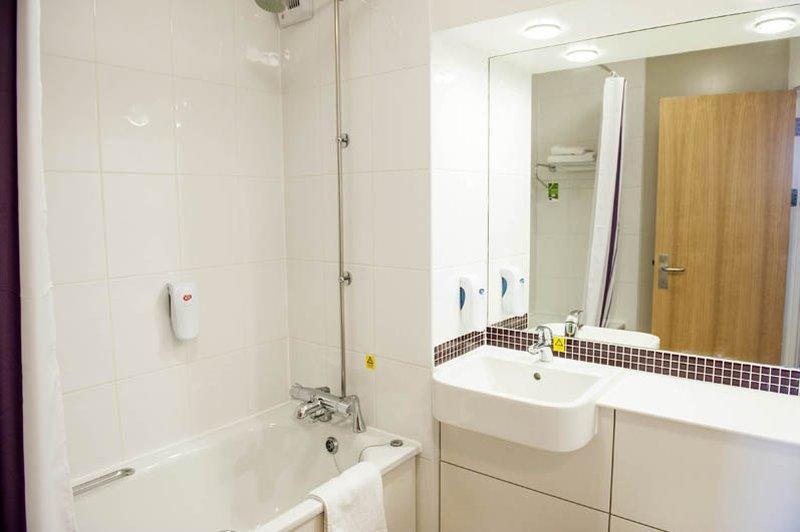 Premier Inn High Wycombe/Beaconsfield 外观 照片